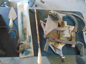 lot 3470 image: Feeder, shoehorn, draw knife and more