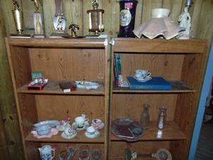 lot 3480 image: Pair of shelves with contents