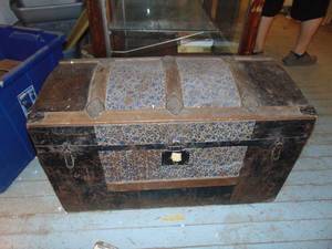 lot 3482 image: Curve top trunk