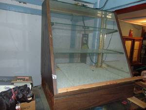 lot 3483 image: Counter top Display case 36 tall - 30 wide and 16 deep at base