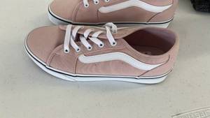 lot 18219 image: Vans Low-Top Sneakers Pink White Lace-Up ( women��s size 9 ) - Retail $49