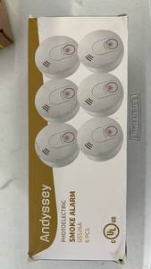 lot 18292 image: Andyssey Photoelectric Smoke Alarm GS526A 6 Pack - Retail $90