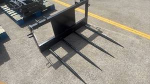 lot 69061 image: JCT Multi-Tine Bale Spear Attachment 46 inch (GE-JCJMB821)