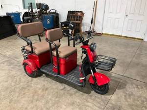 lot 71005 image: IRGC40-RED  - Red High-End Mini Golf Cart - Electric Tricycle  Assembly Required