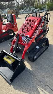 lot 76035 image: AGT  Mini Skid Steer Loader with 420cc Engine  YSRT14