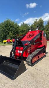 lot 75006 image: Yanmar Diesel Pilot Control Mini Skid Steer Loader - Red (SSL1500-RED)