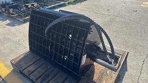 lot 75030 image: Mini Skid Steer Hydraulic Mud Mixing Bucket Attachment (GE-SDMB258)