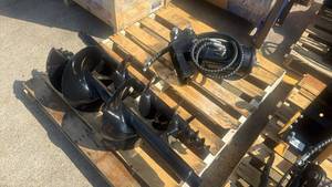 lot 77076 image: Mini Excavator Hydraulic Auger with 2 Bits (GE-SD2DA373)