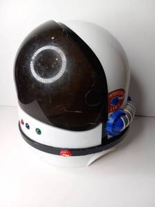 lot 10 image: NASA Astronaut Helmet Toy with Light-Up Visor and Sound Features