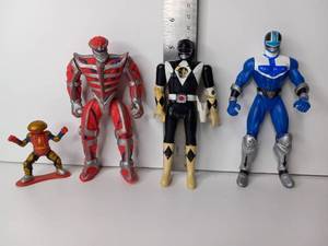 lot 35 image: Action Figure Lot 4 Pieces Power Rangers and Related Characters
