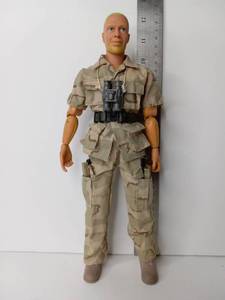 lot 60 image: Action Figure Military Soldier Desert Camouflage Uniform with Binoculars