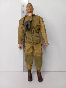 lot 67 image: Action Figure Military Airborne Soldier with Uniform and Binoculars