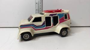 lot 114 image: Lanard Toys California Collection Diecast Van with Surfboards