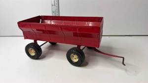 lot 125 image: Red Farm Trailer Two-Wheel Diecast