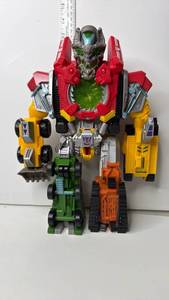 lot 147 image: Transformers Combiner Action Figure with Vehicle Components