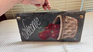 lot 1013 image: Welcome Decorative Slate Wall Hanging with Apple Basket Design