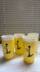 lot 1023 image: Seattle Worlds Fair 1962 Souvenir Bolero Therm O Ware Drinking Cups Set of 4