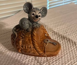 lot 3021 image: Vintage Goebel Mouse on Slipper Coin Bank (Model #50 015), manufactured in West Germany around 1975. Stopper and Key Included
