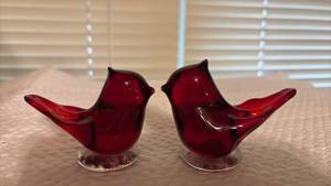 lot 3024 image: 2) Titan Art Glass Red Bird Figurines