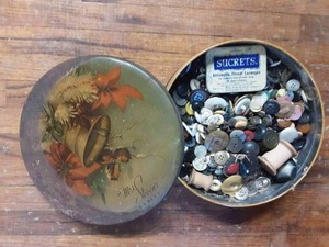 lot 3028 image: Vintage Round Tin Button Box with Floral Lid and Assorted Buttons