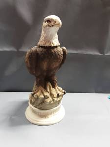 lot 3038 image: This item is a vintage 1976 Bicentennial 200 Years of Freedom Decanter