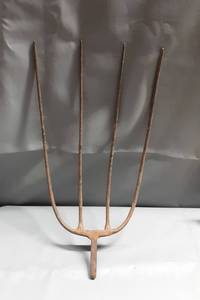 lot 3044 image: Pitch Fork