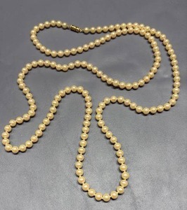 lot 4014 image: Amazing Vintage Cultured Pearl Strand Approximately 52 inches Cream Luster