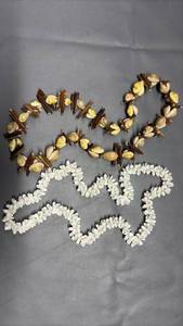 lot 4024 image: Vintage Shell and Plastic Petal Leis