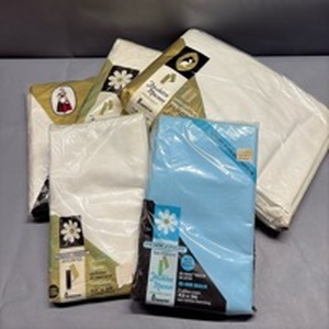 lot 4035 image: Never Used Vintage Percale, Muslin and Cotton Linens