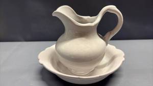 lot 4049 image: Frankoma Small Pitcher and Bowl 40A 40B Smooth White Glaze