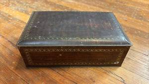 lot 5018 image: New York Metal Package Corp. Tin Cigar Box