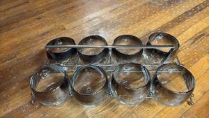 lot 5019 image: 8) Mercury Fade MCM Cocktail Glasses in Chrome Carrying Rack