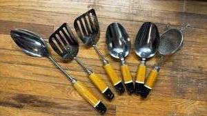 lot 5023 image: Vintage EKCO Kitchen Utensil Set with Wood Handles Spoons, Scoops, Spatula and Strainer