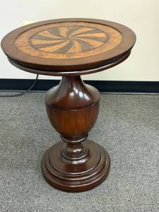lot 902 image: Urn style wood end table 26 x 20 x 20 in