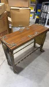 lot 907 image: Heavy ornate table 24 x 30 x 11 in