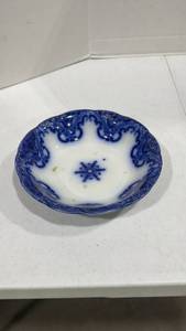 lot 1007 image: Knox New Wharf Pottery flow-blue style 9 in bowl