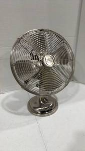lot 1011 image: Hunter century 3 speed 13 in oscillating metal desk fan (works great)