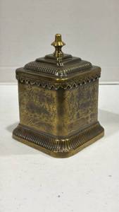 lot 1015 image: Made in India brass lidded box 7 in tall