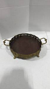 lot 1020 image: Vintage footed tray