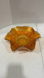 lot 1023 image: Carnival glass dish