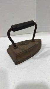 lot 1035 image: Antique sad iron