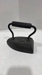 lot 1036 image: Antique sad iron