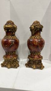 lot 1047 image: Castilian pair of decorative pieces on stands 23 in tall