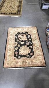 lot 1060 image: Rug 44 x 32 in