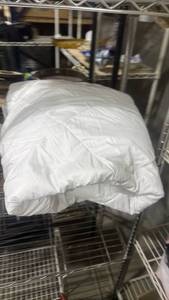 lot 1065 image: Twin size mattress cover