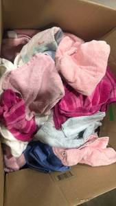 lot 1074 image: Box of towels and washcloths