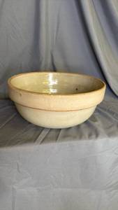 lot 169 image: Cream Stoneware Bowl 10
