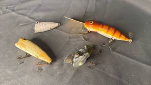 lot 180 image: Fishing Lures  - Vintage