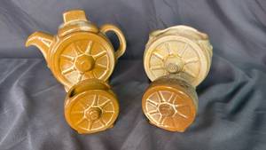 lot 190 image: Frankoma Desert Gold Wagonwheel Creamer & Sugar and salt and toothpick holder