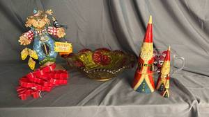 lot 208 image: Christmas and Fall Decor